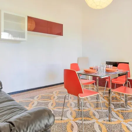 Pet Friendly In With Kitchen Genoa
